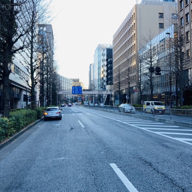 巴町アネックス ビル前面道路