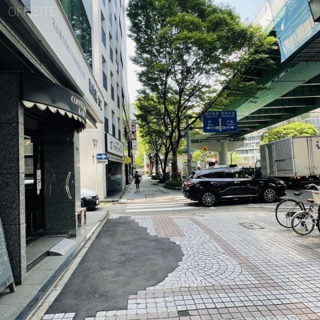 名駅KDビル 前面歩道