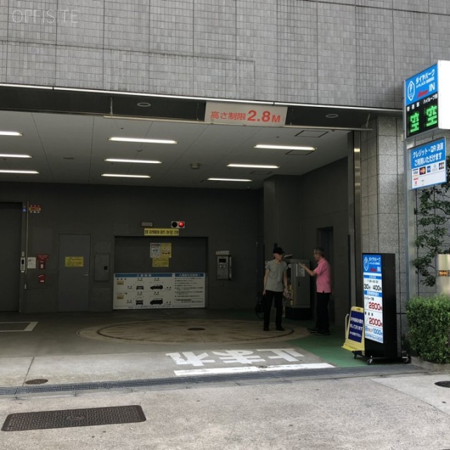 A-PLACE新橋駅前 背面に駐車場