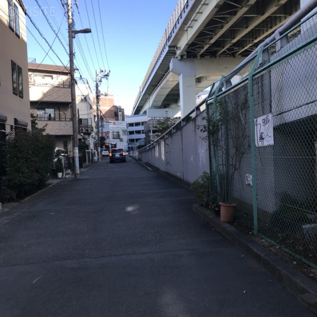 ハウスイン二子玉川 ビル前面道路