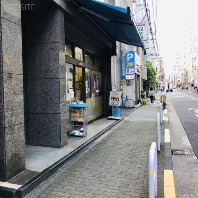 昭和アステック3号館　ビル前面道路