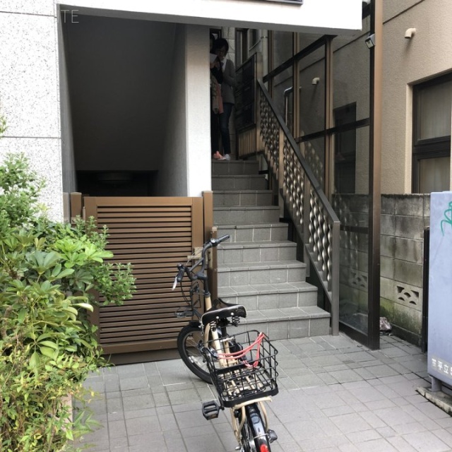 小林ビル エントランス