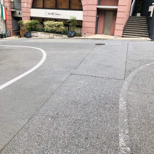 六鴨ビル ビル前面道路