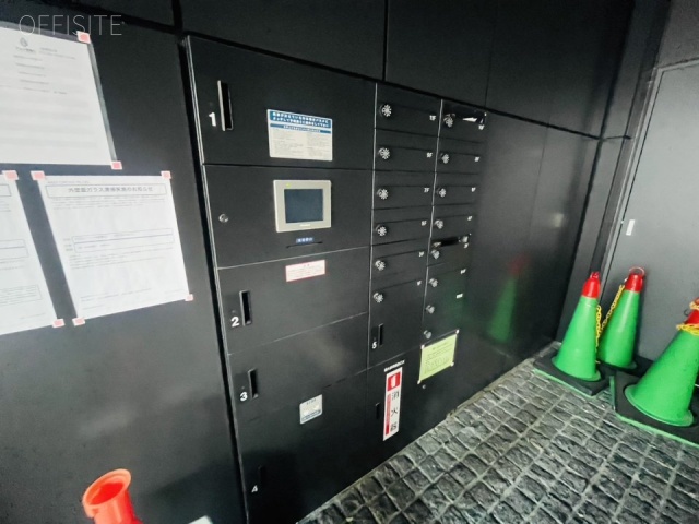 AND CROSS BLDG. エントランス