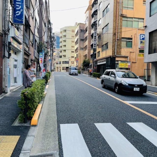 山の手ビル ビル前面道路