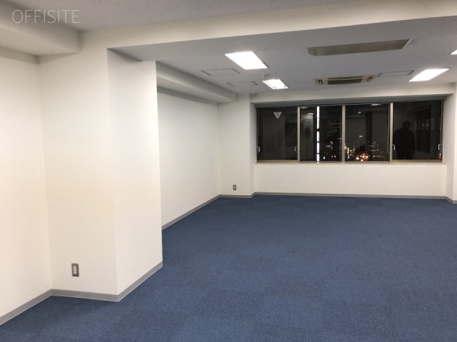 能登治ビル 室内