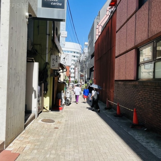 パラッツオカリーナ 前面歩道
