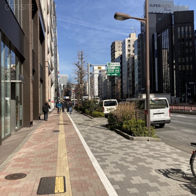 銀料ビル ビル前面道路