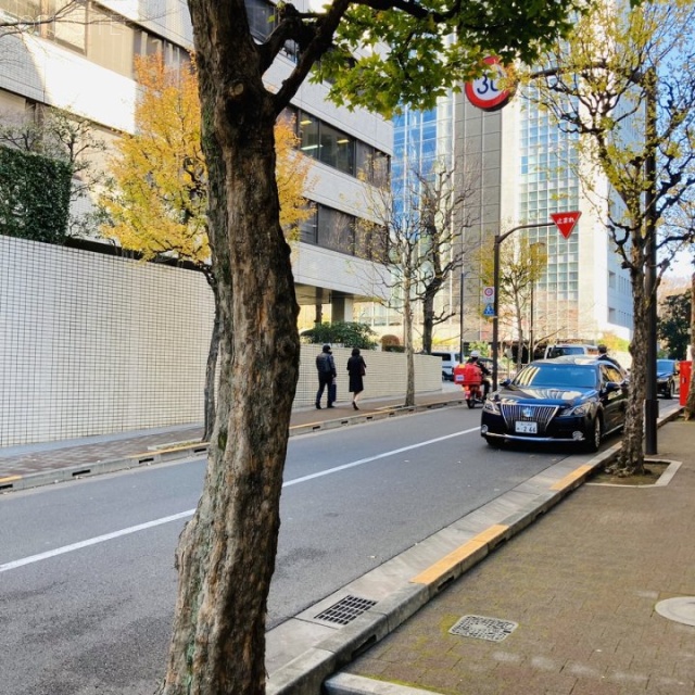 石油健保ビル ビル前面道路