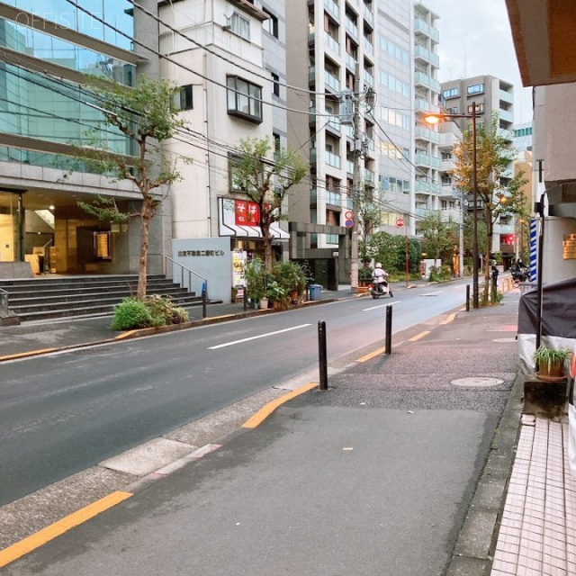 麹町グリーンビル ビル前面道路