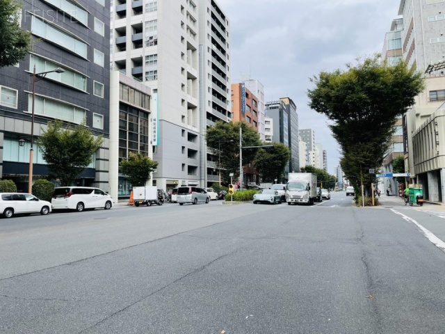 東日本橋スタービル　前面に清杉通り