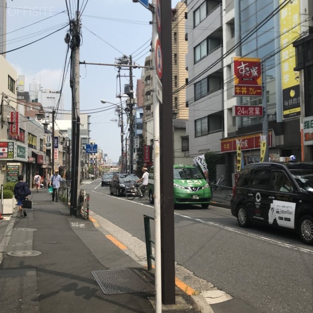 高根ビル ビル前面道路