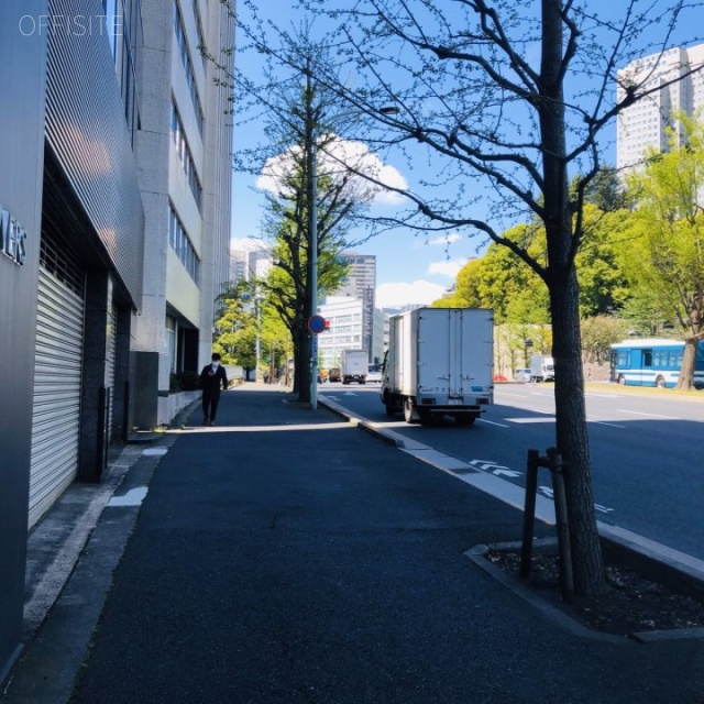 霞が関MHタワーズ ビル前面道路