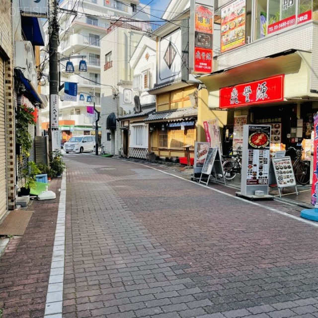 はやしやビル ビル前面道路