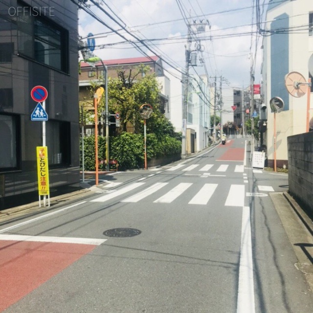 ウィング246 ビル前面道路