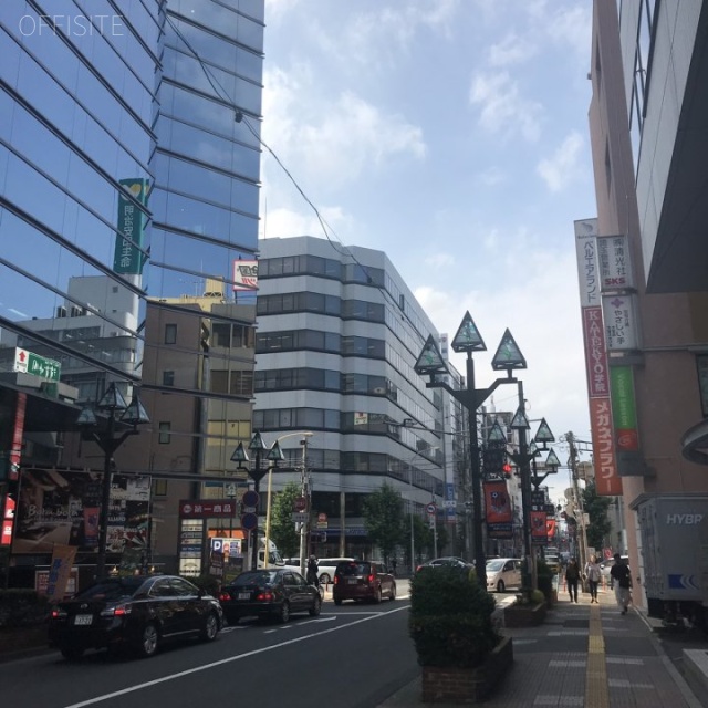 大宮パークビル ビル前面道路