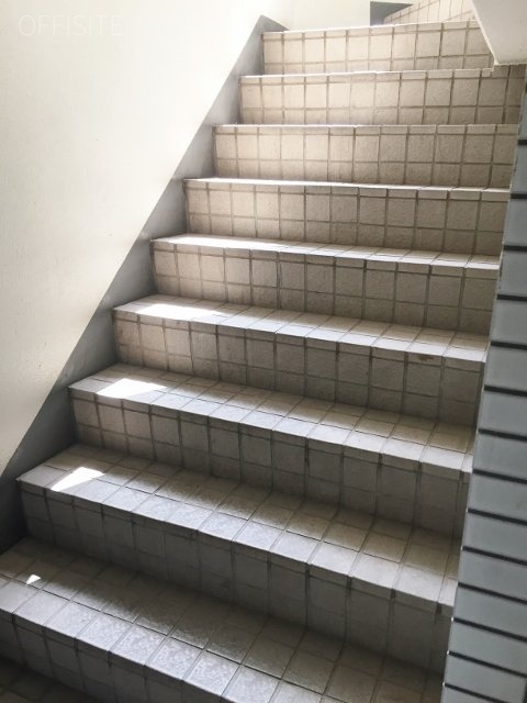 大塚ビル 階段