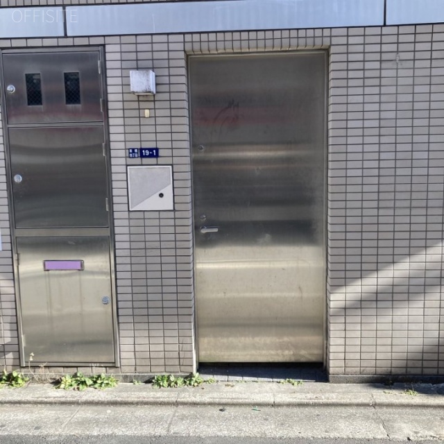 新橋THビル オフィスビル出入口