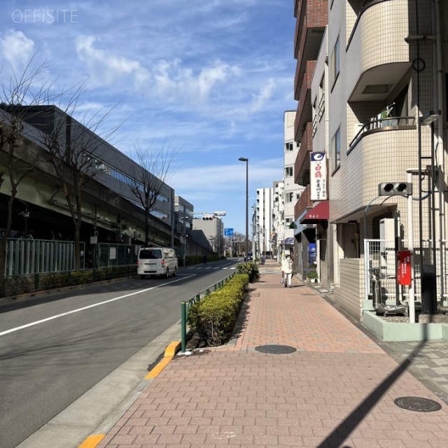 天宮ビル 前面道路