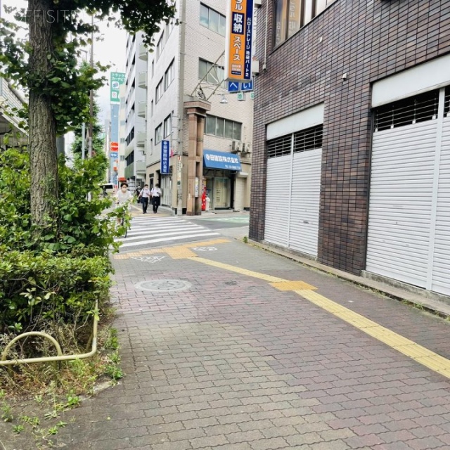 トウセン池袋ビル ビル前面道路