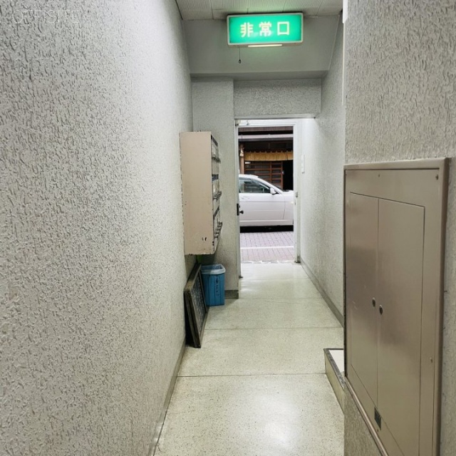 東京ビル エントランス