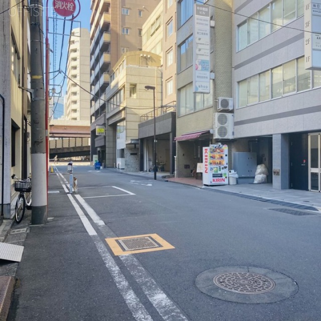 LC Iwamotochoビル ビル前面道路