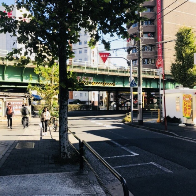 JR神田万世橋ビル ビル前面道路