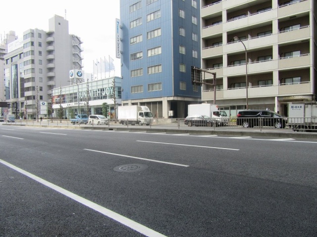 エバーグリーンビル ビル前面道路