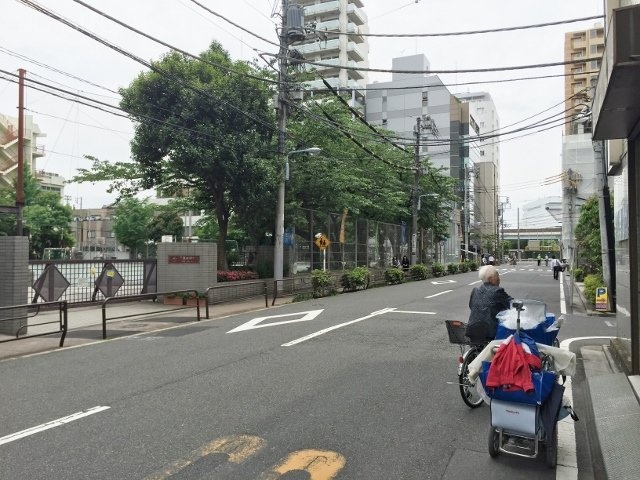 プレリー柳橋ビル ビル前面道路