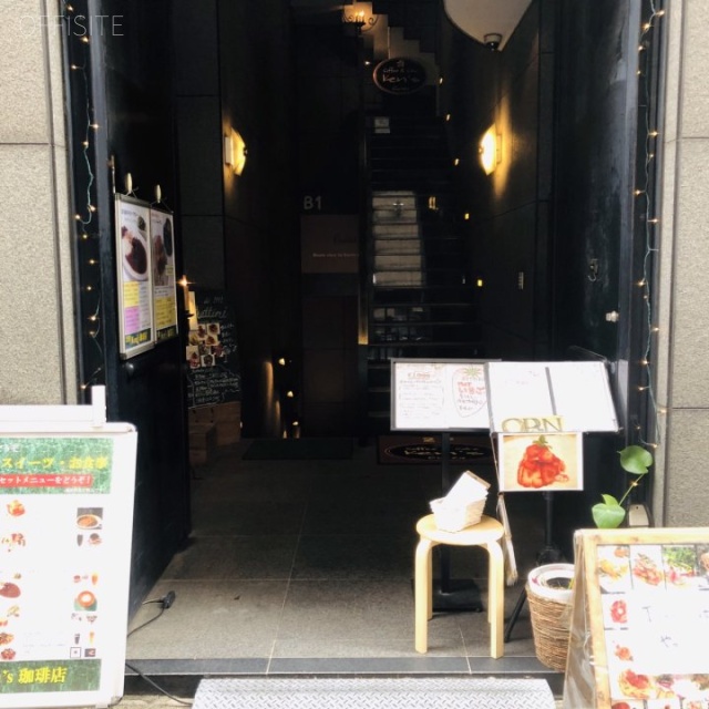 楽心ビル エントランス