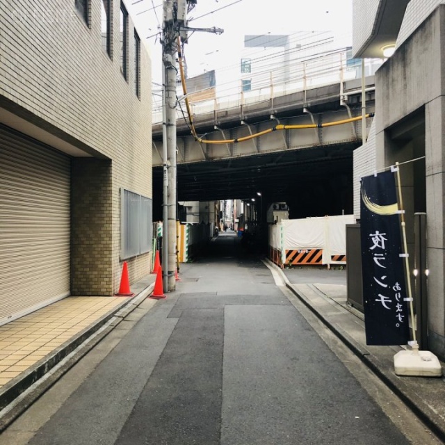 神田GMビル ビル前面道路