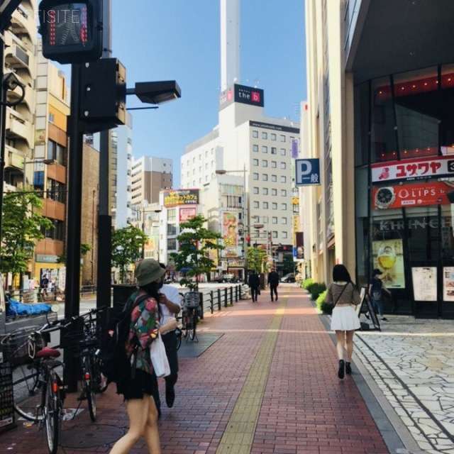 WACCA池袋 ビル前面道路