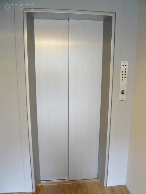 ザ・パークレックス小網町ビル　エレベーター