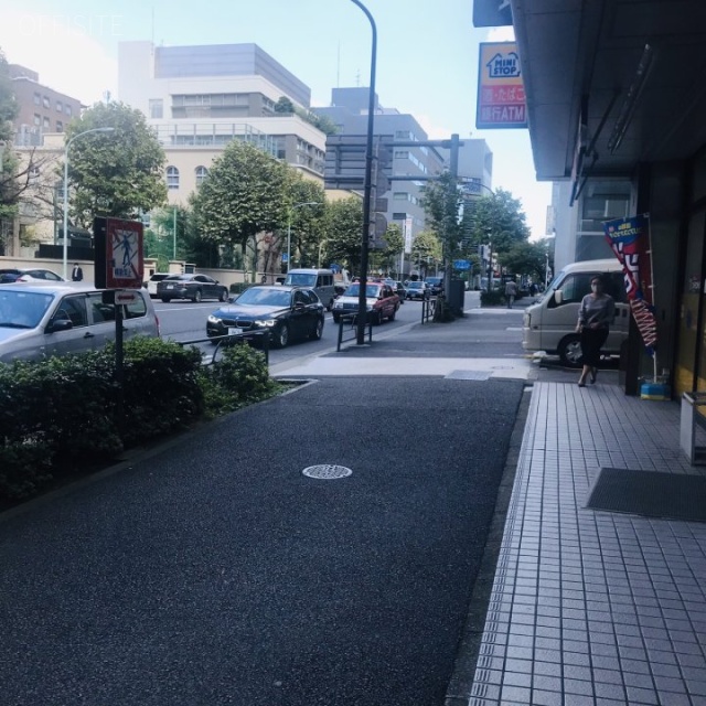 共同ビル日銀前 ビル前面道路