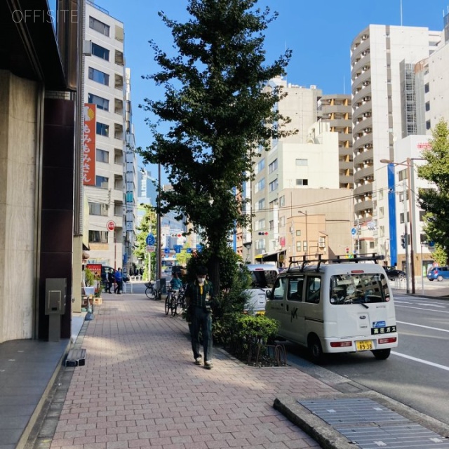岩本町TIビル ビル前面道路