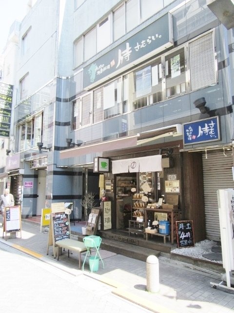 ニューロイヤルビル