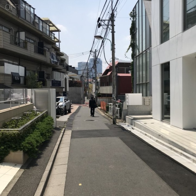 神宮前テラスサイドビル ビル前面道路