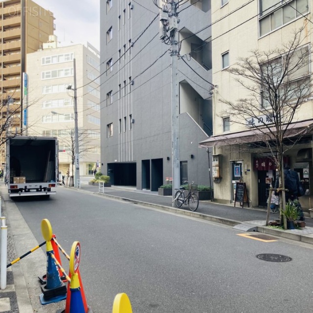 東穀アネックスビル ビル前面道路