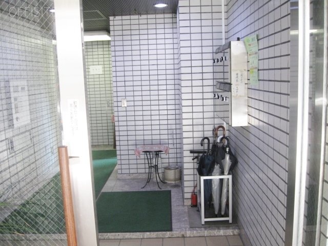 三輪ビル エントランス