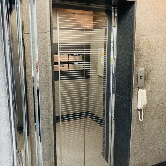 銀座石井ビル エントランス