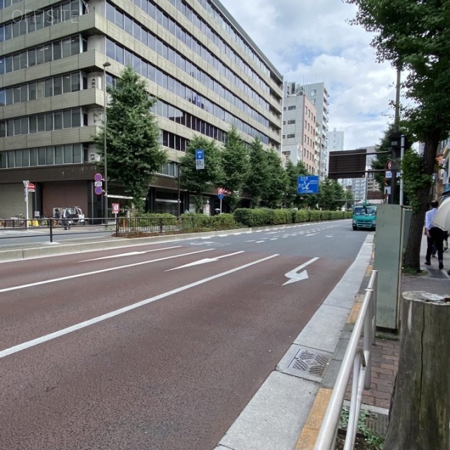 本郷コーポレーション ビル前面道路