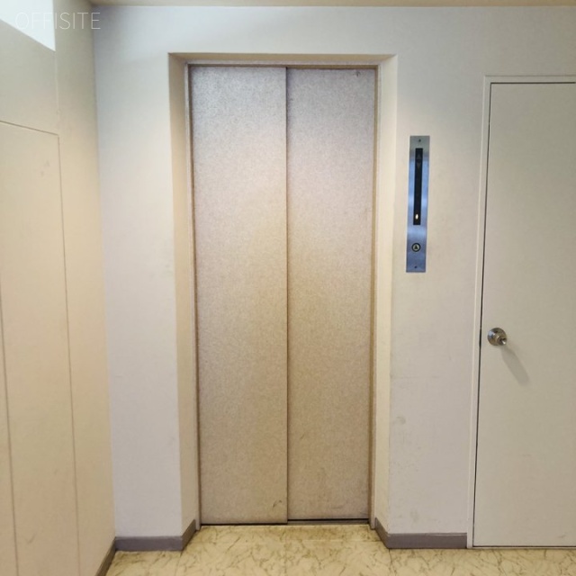 信交会ビル　エレベーター