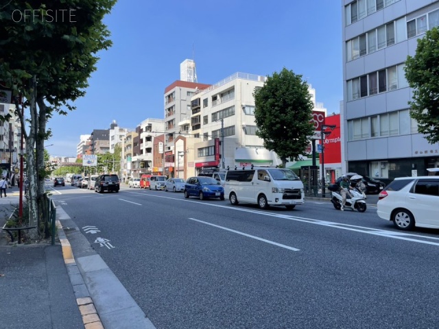 中野サンブライトアネックス　前面に青梅街道