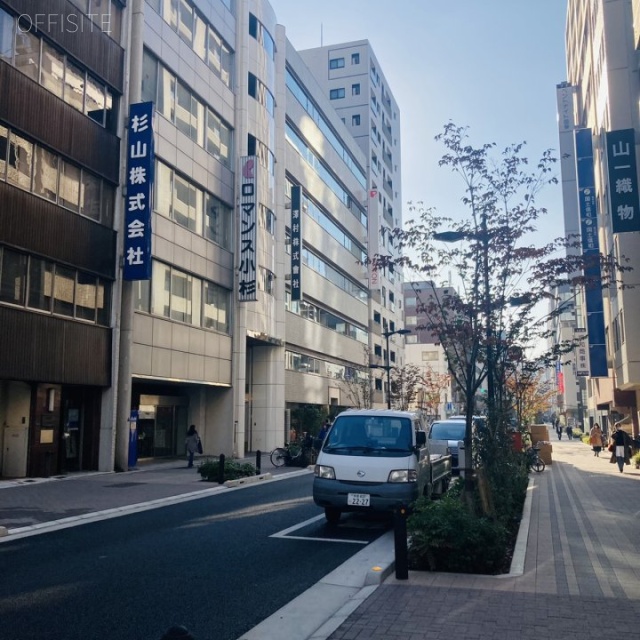 山一織物ビル ビル前面道路