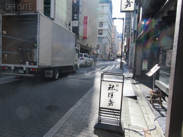 日欧ビル ビル前面道路