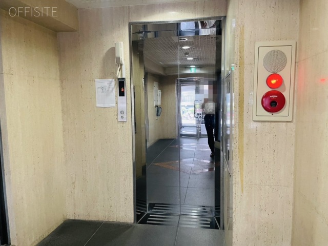 Uビル　エレベーター