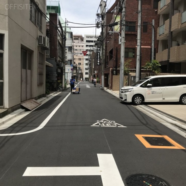TOP・ON・TOPS ビル前面道路