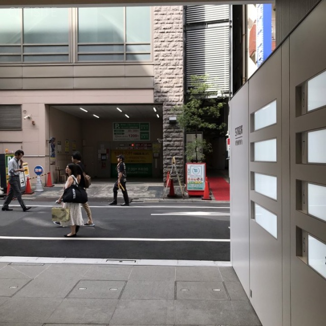 スタック池袋ビル　ビル前面道路