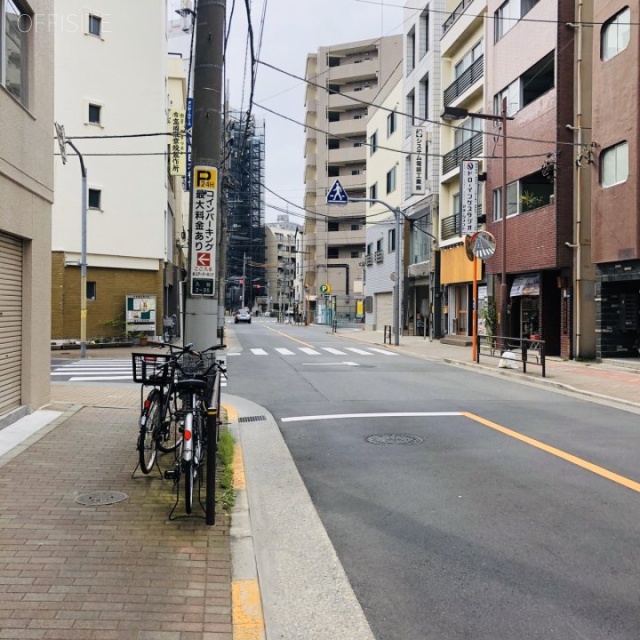 吉田ビル ビル前面道路