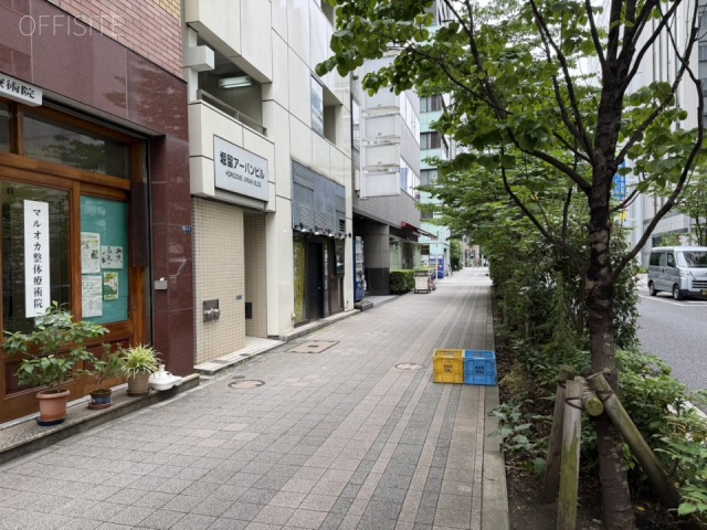 JACCビル 前面歩道